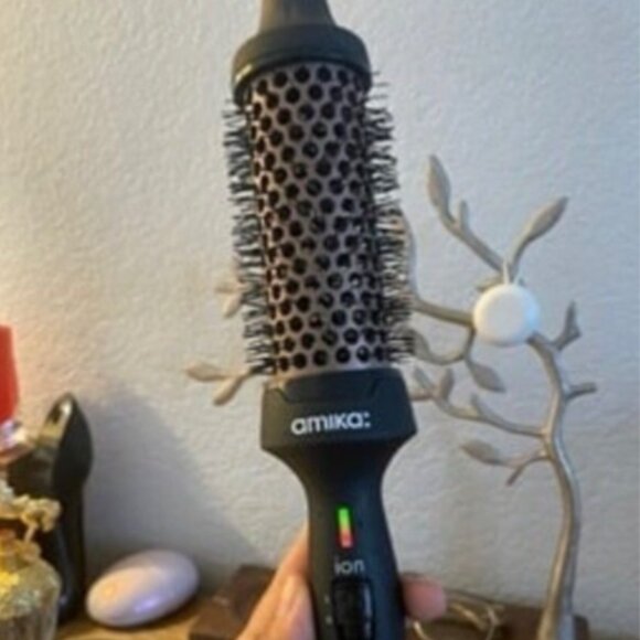 Amika Blowout Babe Thermal Brush GENTLY USED - Picture 1 of 4